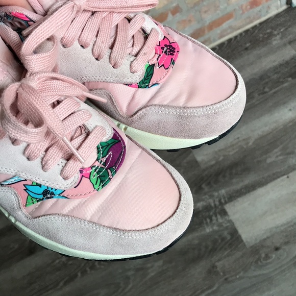 Nike - Picture 9 of 16